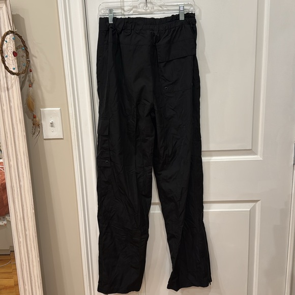 alo yoga International Wide Leg City Pant in black - Picture 4 of 5